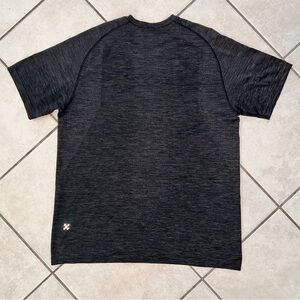 LULULEMON METAL VENT SHORT SLEEVE SHIRT GRAPHITE GREY COLOR SIZE LARGE CHEST 20”